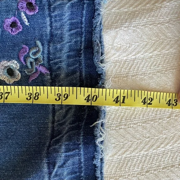 Embroidered Blue Jeans for Women - Picture 6 of 6
